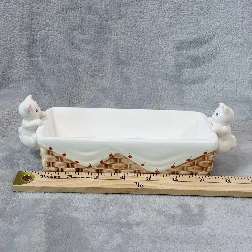 The Unbranded Brand vintage ceramic
